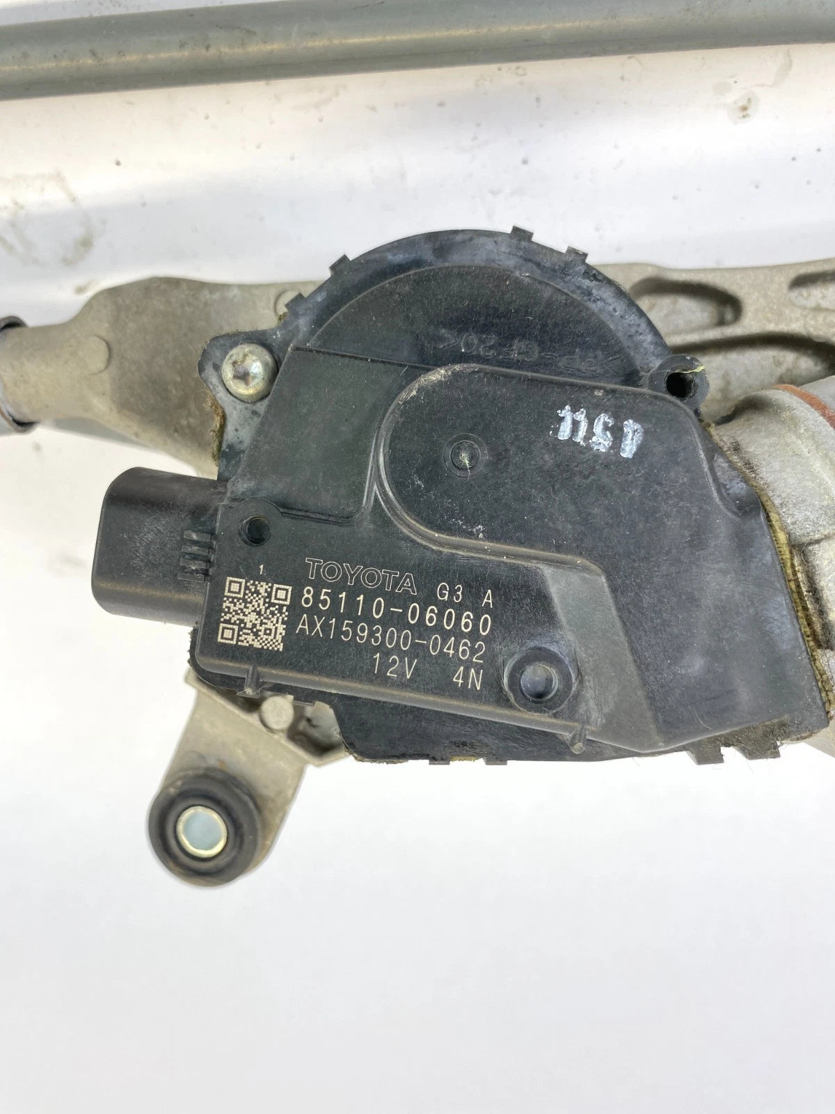 2007-2011 TOYOTA CAMRY FRONT WINDSHIELD WIPER MOTOR WITH LINKAGE 85110-06060 OEM