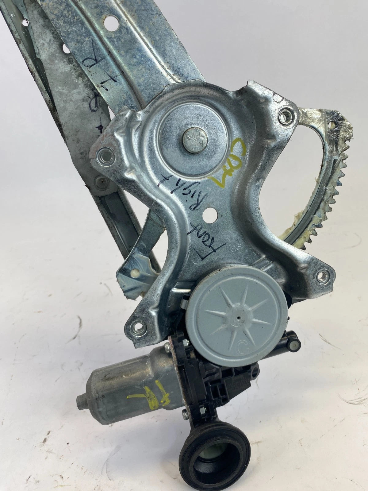 09-19 TOYOTA COROLLA FRONT RIGHT DOOR POWER WINDOW MOTOR REGULATOR 85710-AE010