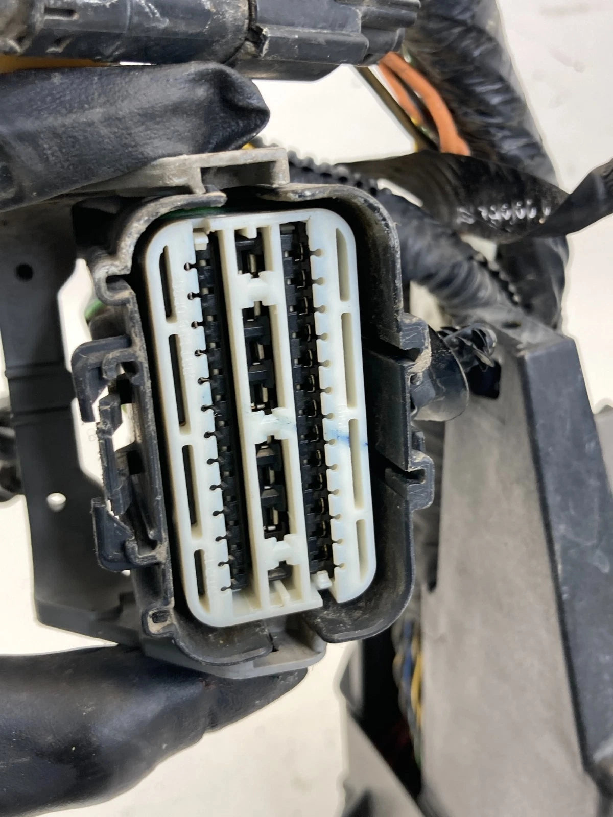 2011-2015 FORD EXPLORER UNDER HOOD ENGINE FUSE RELAY BLOCK BOX UNIT OEM FACTORY