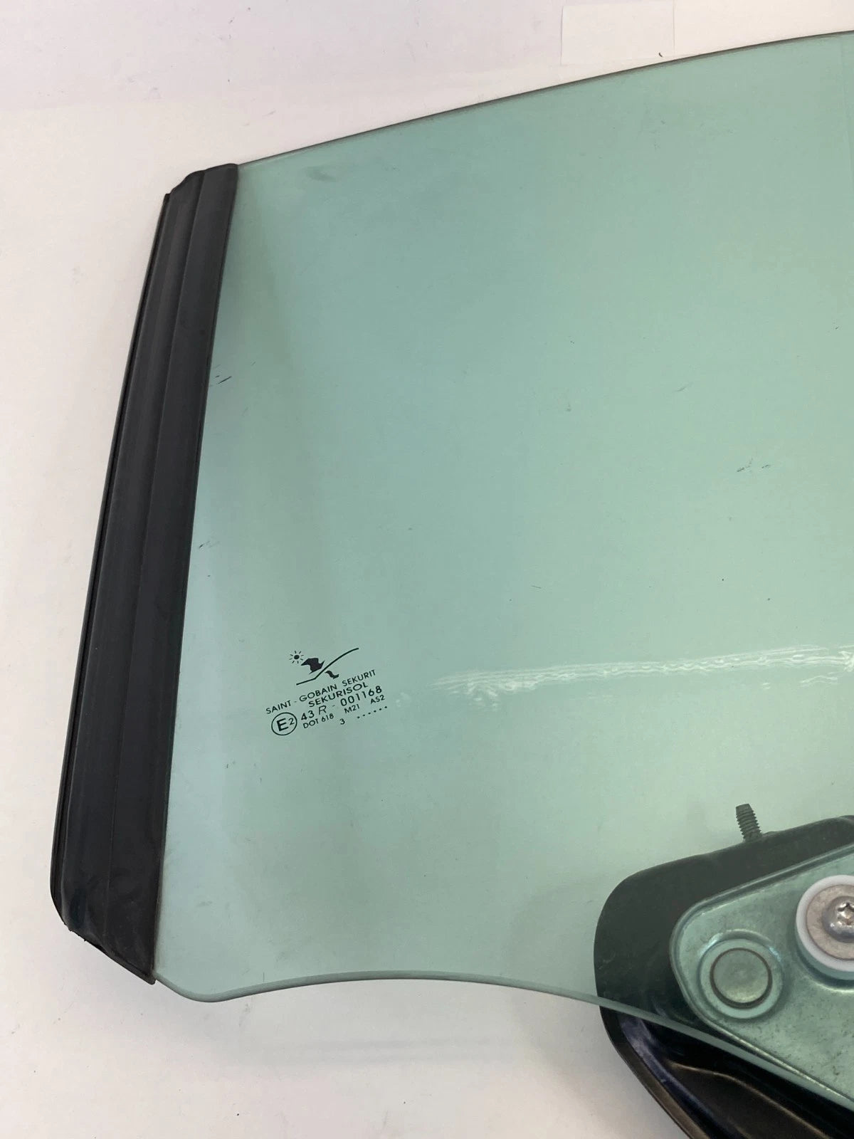 04-11 SAAB 9-3 CONVERTIBLE REAR LEFT QUARTER WINDOW GLASS W/ REGULATOR 12830637