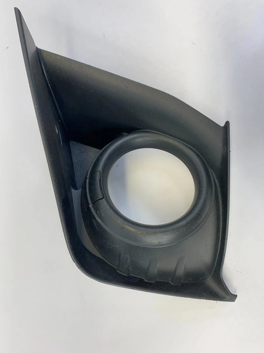 2018 2019 MITSUBISHI OUTLANDER SPORT FRONT RIGHT FOG LIGHT BEZEL TRIM 8321A786
