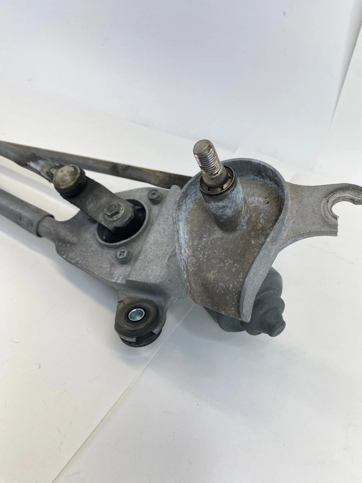 2010-2016 Buick LaCrosse Windshield Wiper Motor Transmission 20815082 OEM