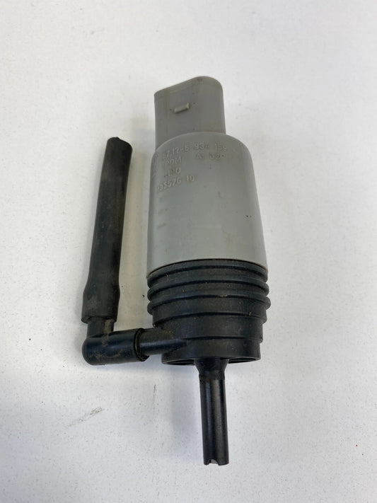 2004-2010 BMW X3 FRONT WINDSHIELD WASHER WASH PUMP 67126934159