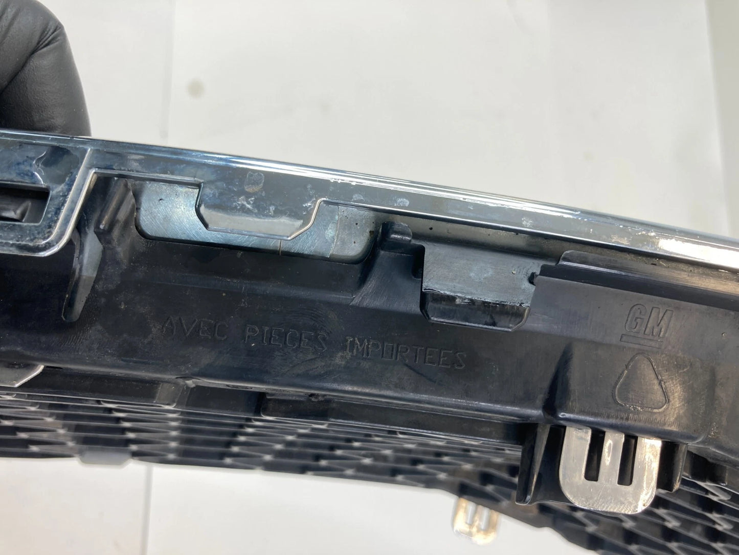 2010-2015 CHEVROLET EQUINOX FRONT BUMPER LOWER CENTER GRILL GRILLE CHROME OEM