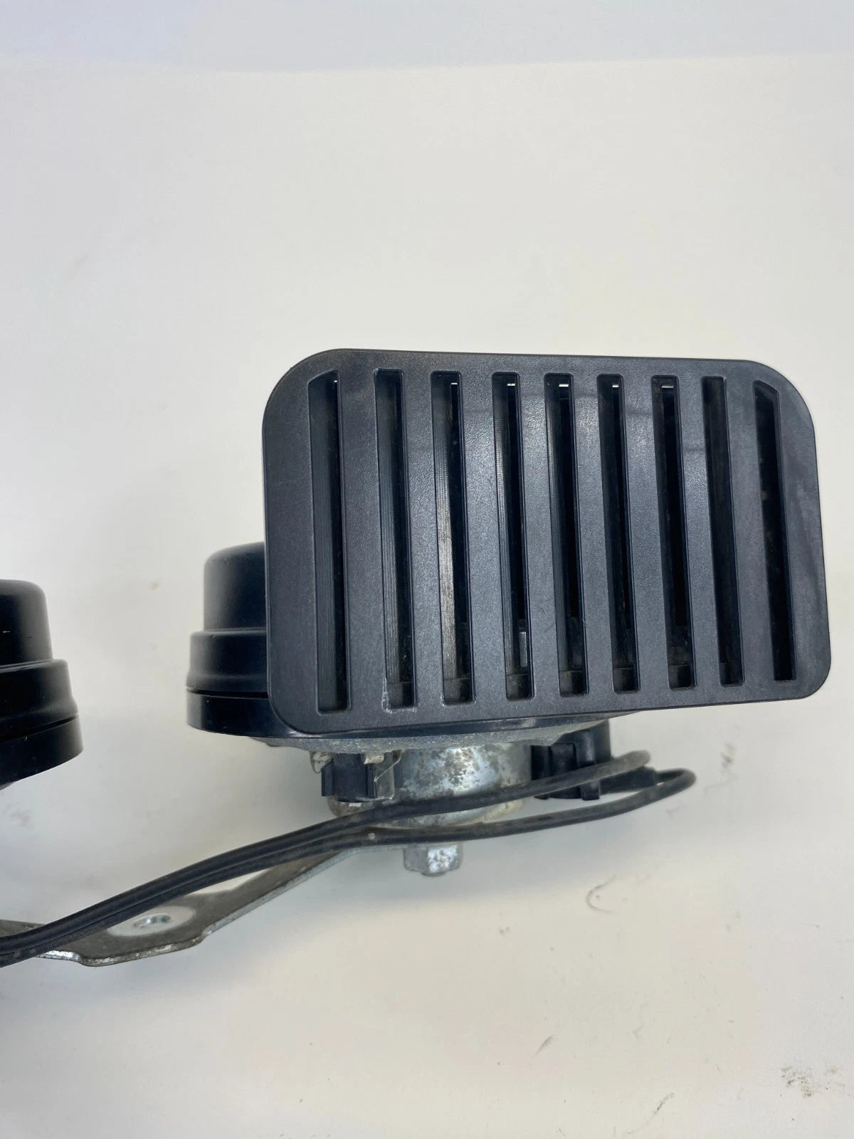 2013-2019 FORD TAURUS HIGH LOW NOTE HORN ALARM ASSEMBLY PAIR OEM A046495002407