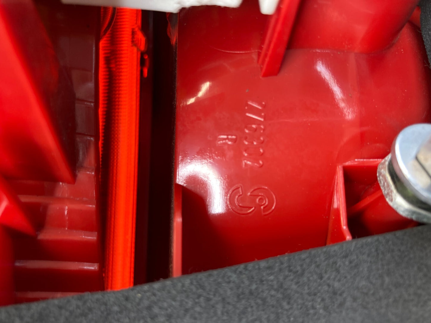 2007 2008 BMW 328xi Rear Right Side Exterior Outer Taillight Lamp 7161956 OEM