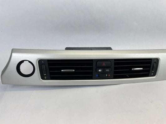 07 08 BMW 335XI CENTER DASH AIR VENT PANEL W/ LOCK DTC HAZARD SWITCH 64229151166