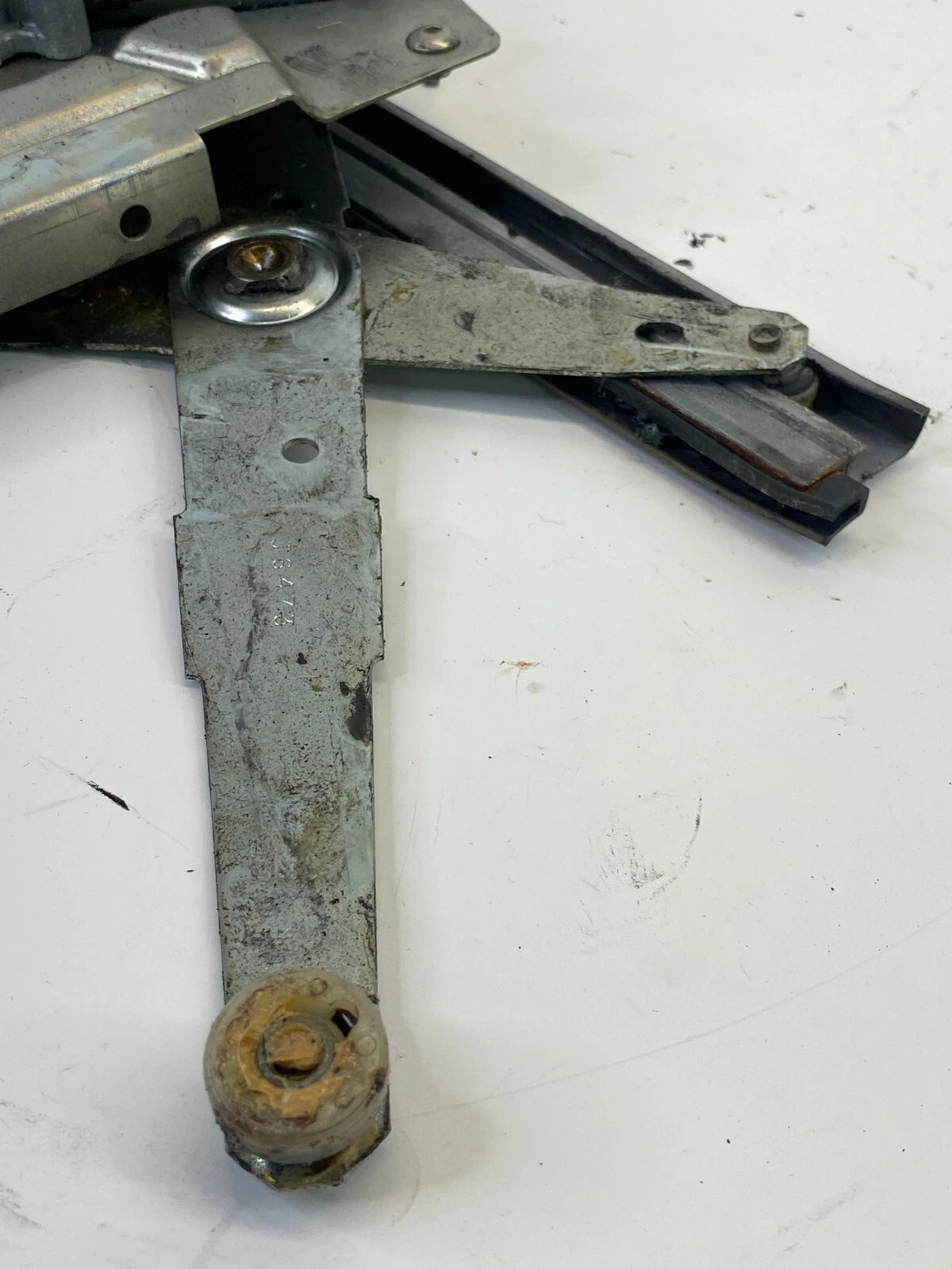 2001-2004 CHEVY S10 GMC SONOMA CREW CAB REAR LEFT WINDOW REGULATOR W/ MOTOR OEM