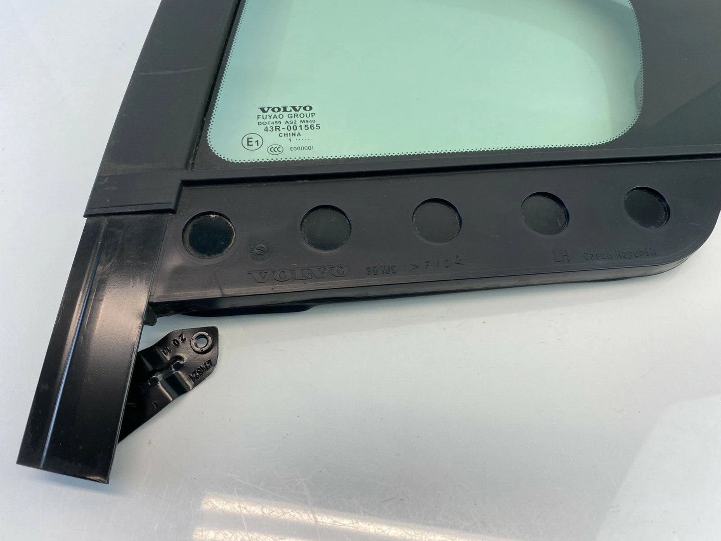 11-18 2011-2018 VOLVO S60 REAR LEFT BACK DOOR QUARTER FIXED WINDOW GLASS OEM