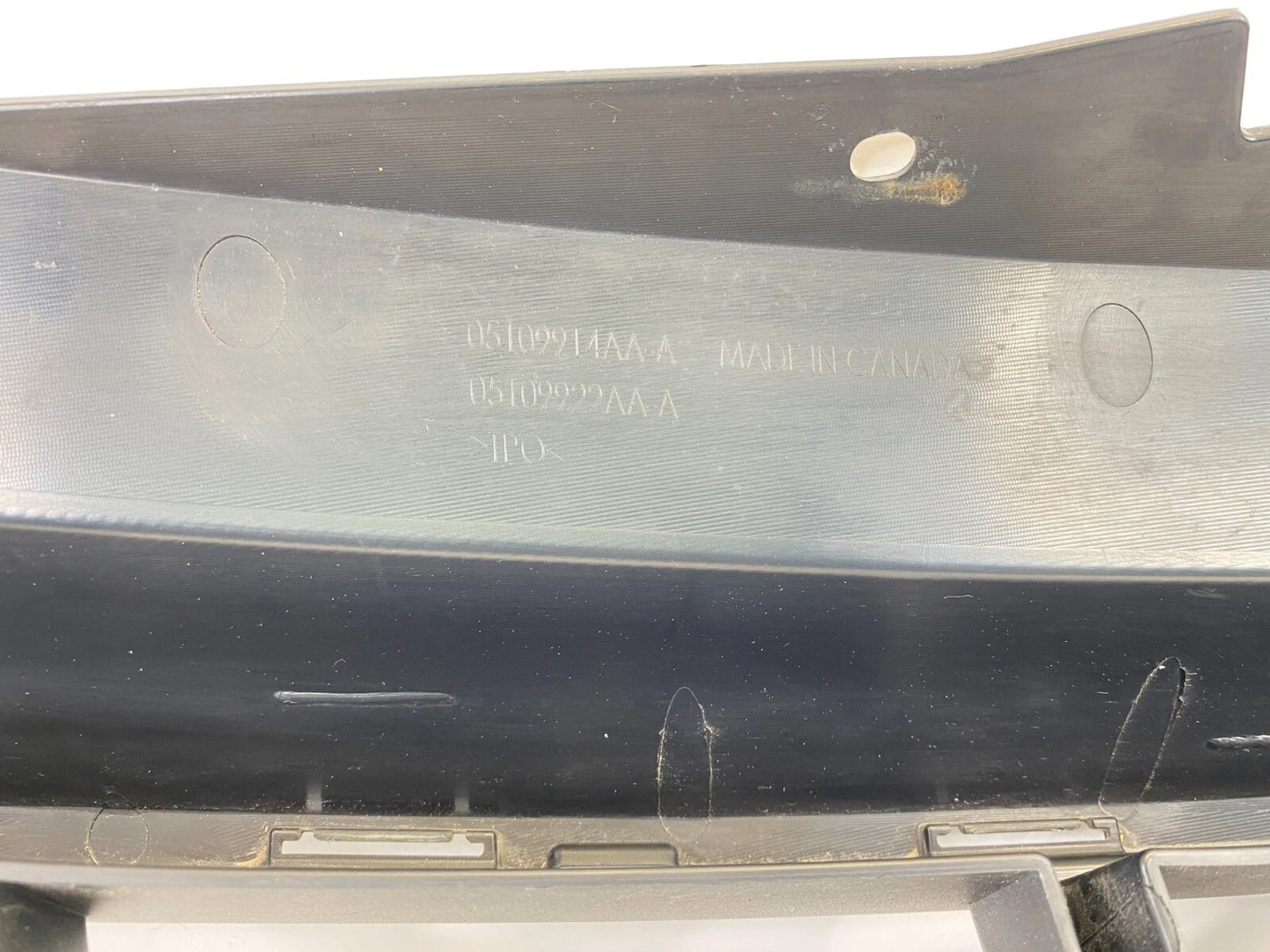 2009-2014 VW VOLKSWAGEN ROUTAN BUMPER FRONT UPPER GRILL GRILLE 05109914AA OEM