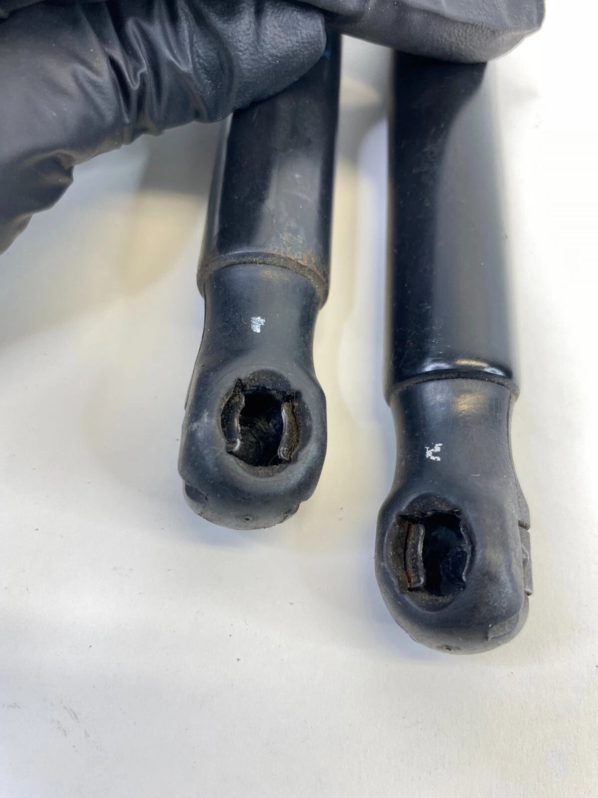 2005-2010 VW JETTA SEDAN REAR TRUNK TAILGATE LIFT SUPPORTS SHOCKS STRUTS OEM
