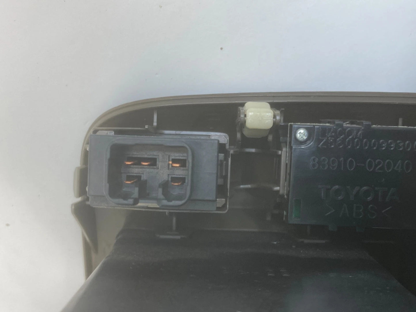 1998-2002 TOYOTA COROLLA CENTER DASH A/C VENT BEZEL TRIM W CLOCK 55660-02010 OEM