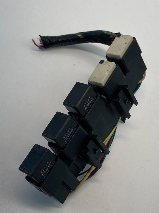 10-14 SUBARU LEGACY SEDAN 2.5L H4 16V UNDER HOOD ENGINE FUSE RELAY BOX JUNCTION