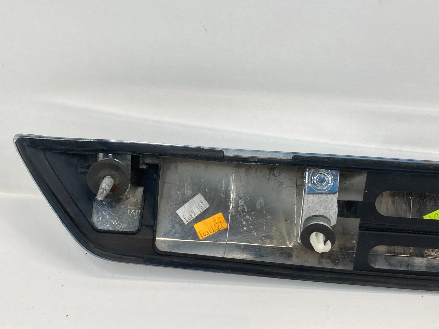 10-15 CHEVROLET EQUINOX LIFTGATE DECK LID CENTER APPLIQUE CHROME 23188127 OEM