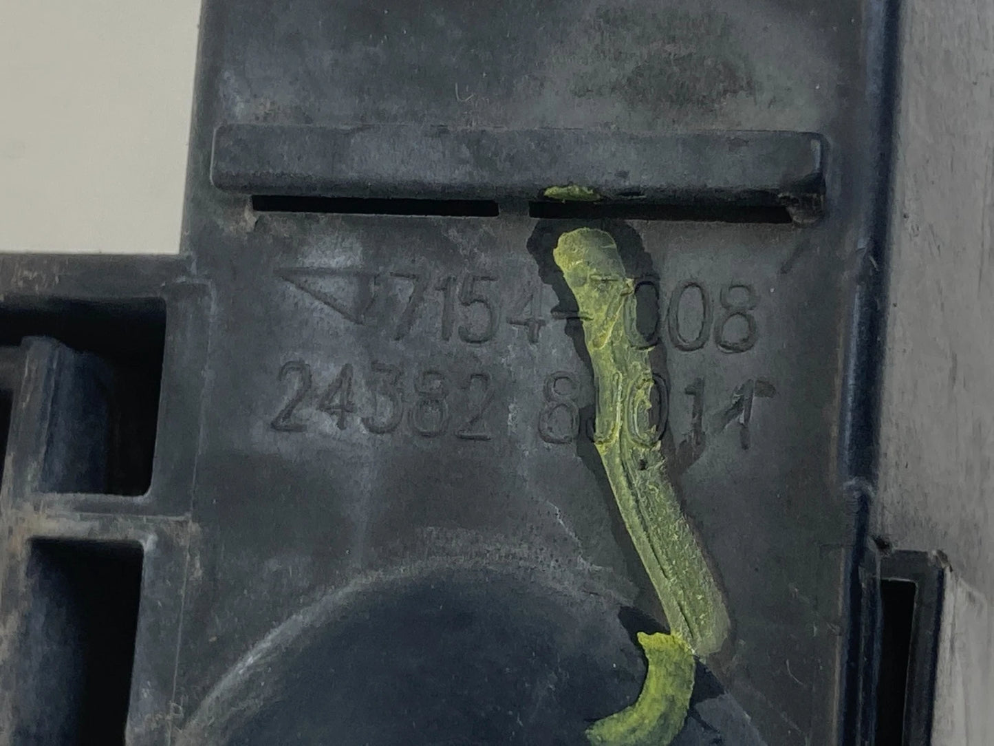 2004-2006 NISSAN ALTIMA 3.5L ENGINE ROOM FUSE BOX JUNCTION BLOCK OEM 7154-7008