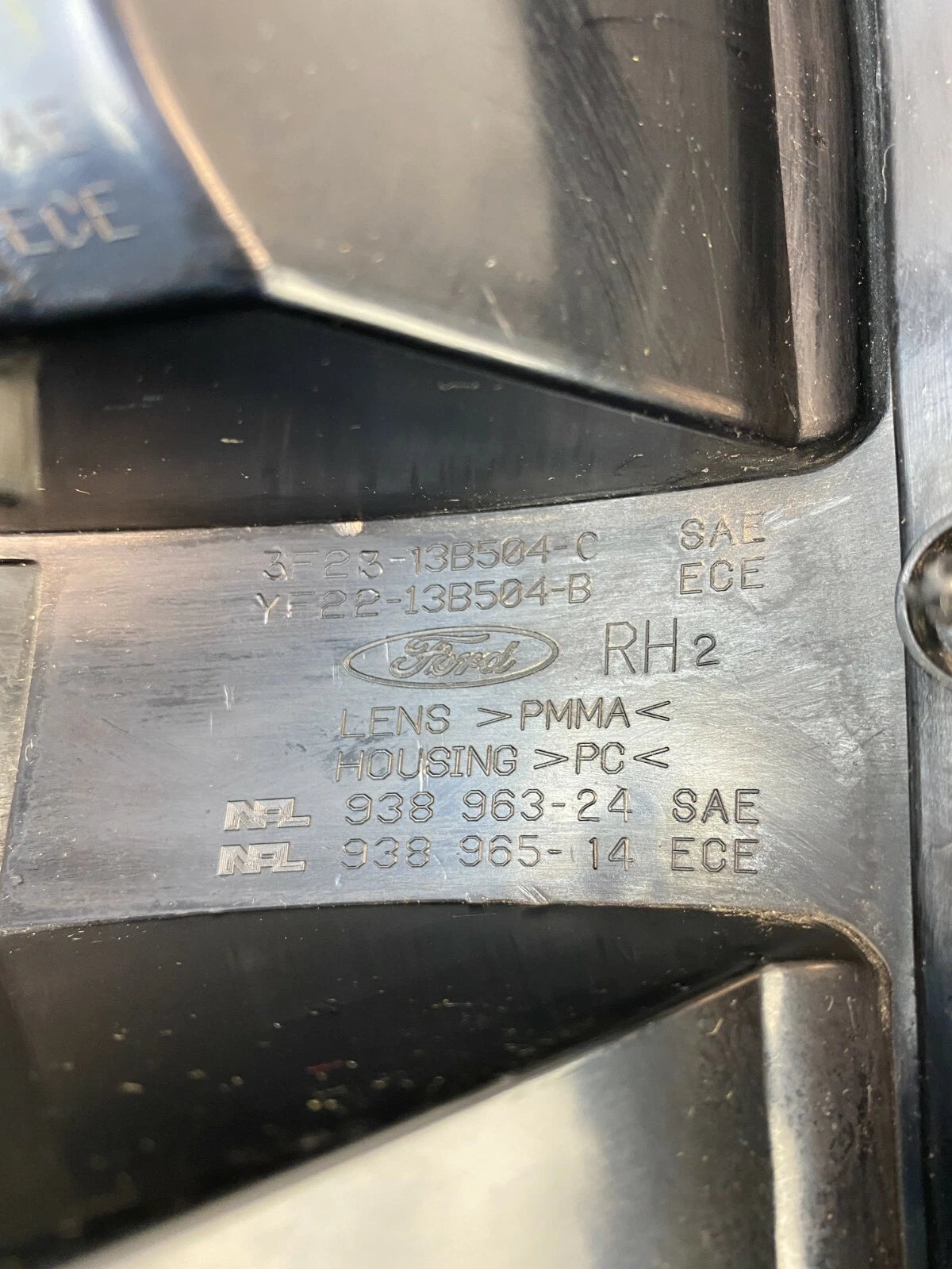 1999-2003 FORD WINDSTAR REAR RIGHT SIDE TAILLIGHT TAIL LAMP YF22-13B504-B OEM