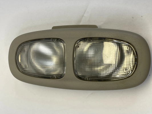 2005 2006 CHEVY TRAILBLAZER MIDDLE CENTER ROOF DOME COURTESY LIGHT LAMP OEM