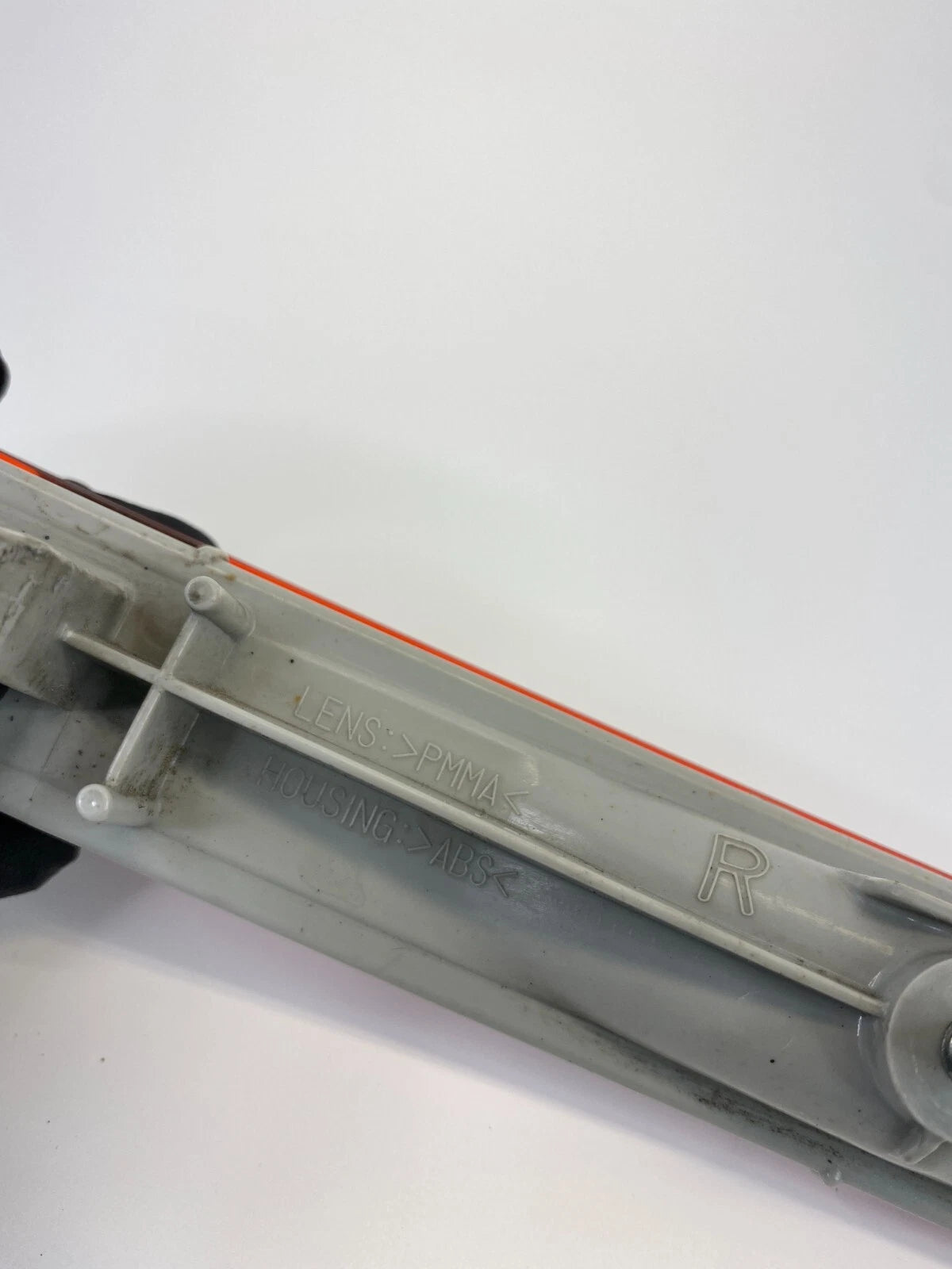 2009-2018 SUBARU FORESTER REAR BUMPER RIGHT OUTER SIDE REFLECTOR LAMP 32303R OEM