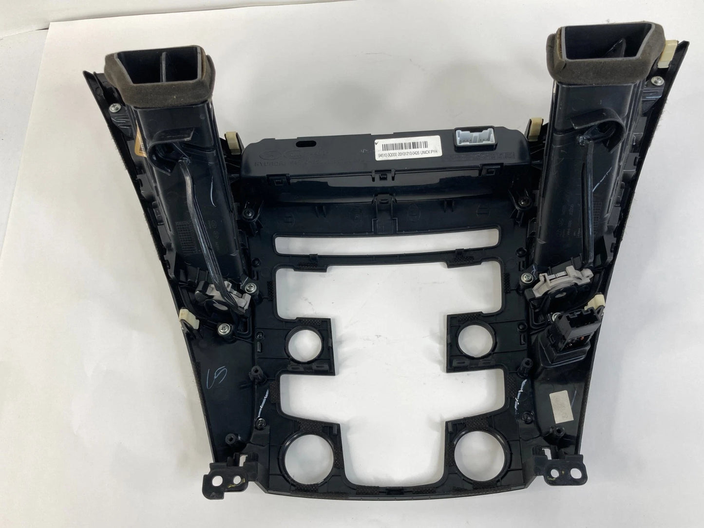 11-14 HYUNDAI SONATA CENTER DASH RADIO CLIMATE CONTROL BEZEL W/ AIR VENTS &CLOCK