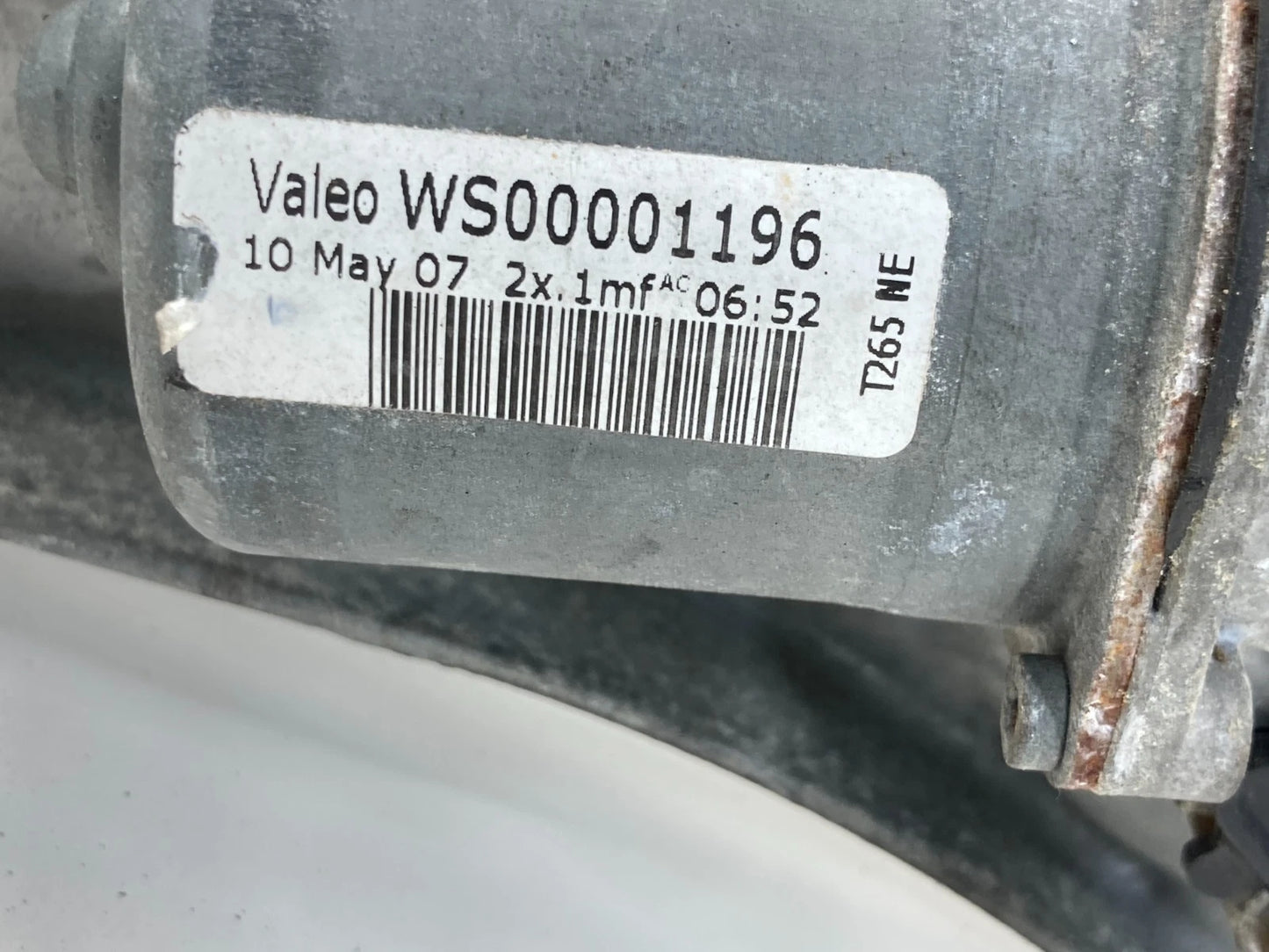 2007-2009 CADILLAC SRX FRONT WINDSHIELD WIPER MOTOR TRANSMISSION OEM 15844377