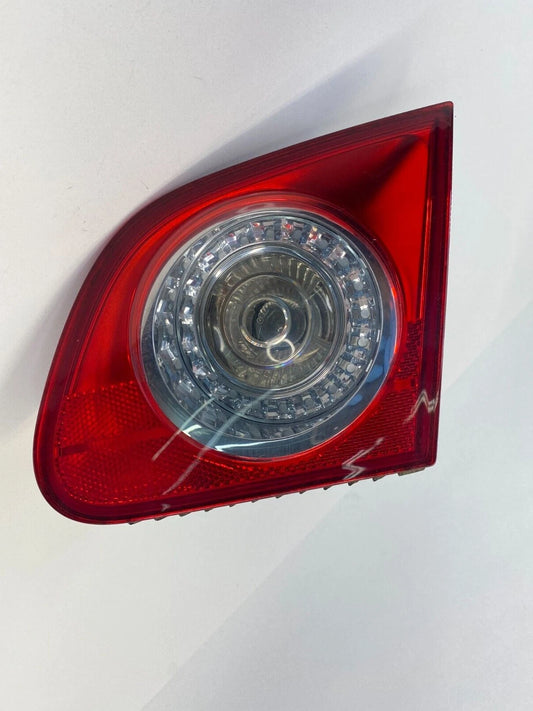 06-10 VOLKSWAGEN PASSAT SEDAN RIGHT SIDE TAIL LIGHT INNER TAILLIGHT 3C5945094E