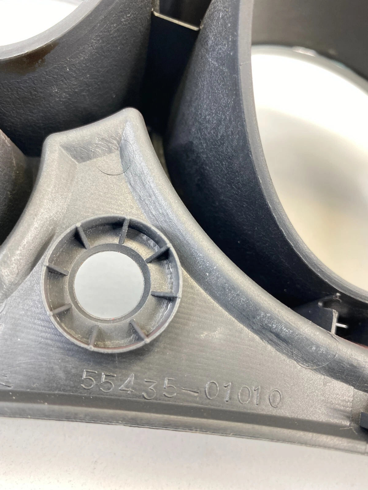 03-08 TOYOTA MATRIX SPEEDOMETER INSTRUMENT CLUSTER DASH BEZEL TRIM 5543501010