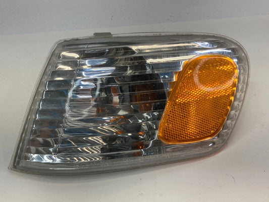 2001 2002 TOYOTA COROLLA FRONT LEFT DRIVER CORNER PARK TURN SIGNAL LIGHT LAMP
