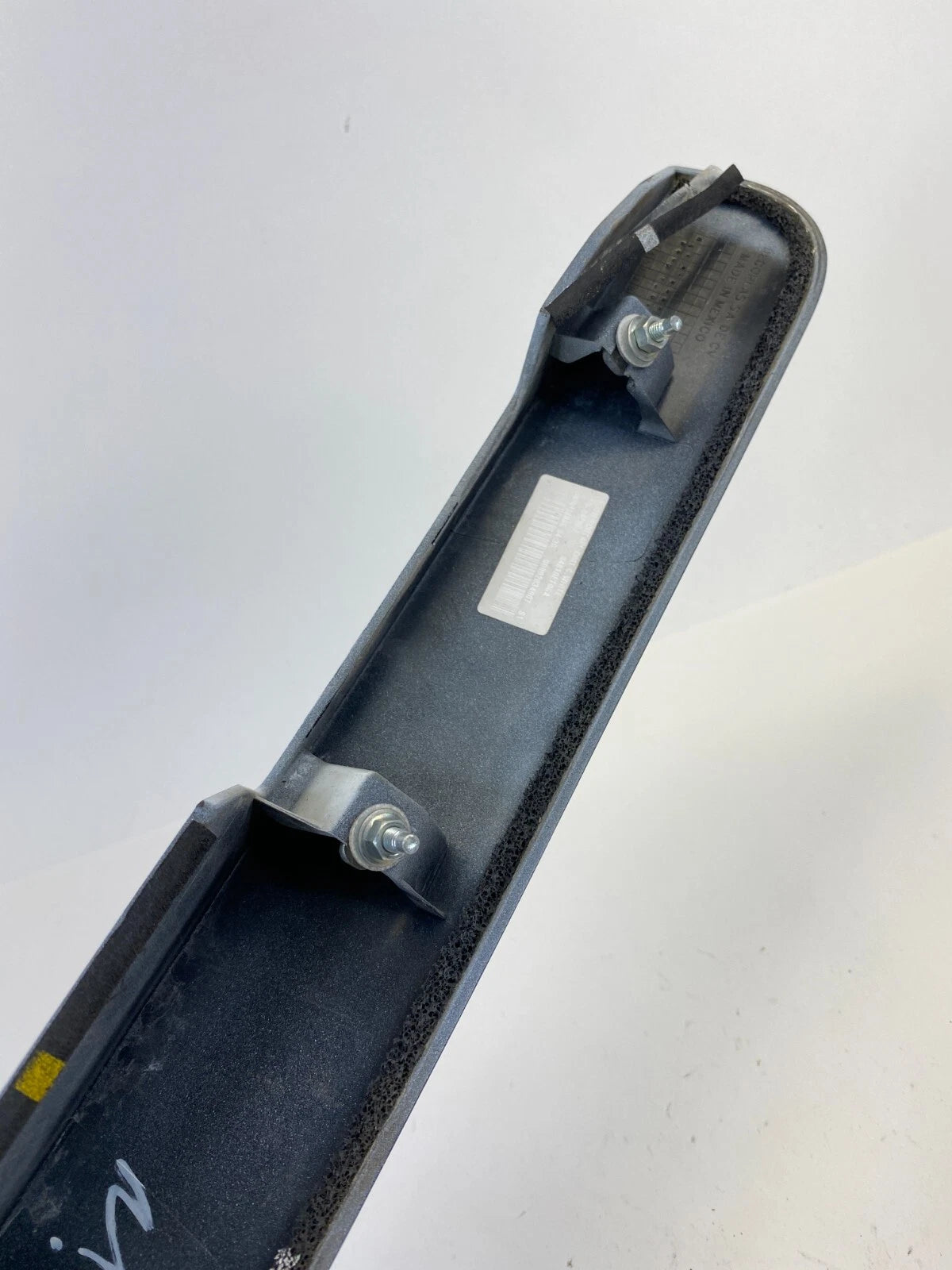 2007 2008 NISSAN SENTRA TRUNK MOLDING LICENSE PLATE FINISH PANEL 84810-ET00A