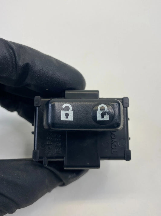 08-15 SCION XB 09-13 TOYOTA COROLLA FRONT RIGHT SIDE DOOR LOCK SWITCH BUTTON OEM