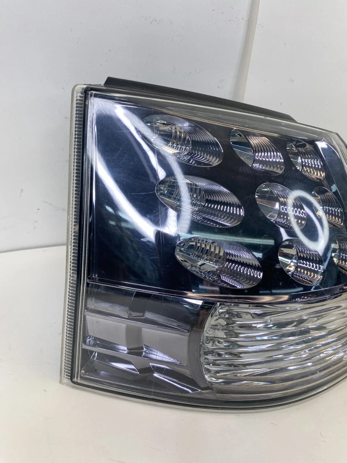 2007-2013 MITSUBISHI OUTLANDER LEFT SIDE QUARTER PANEL TAILLIGHT TAIL LAMP OEM