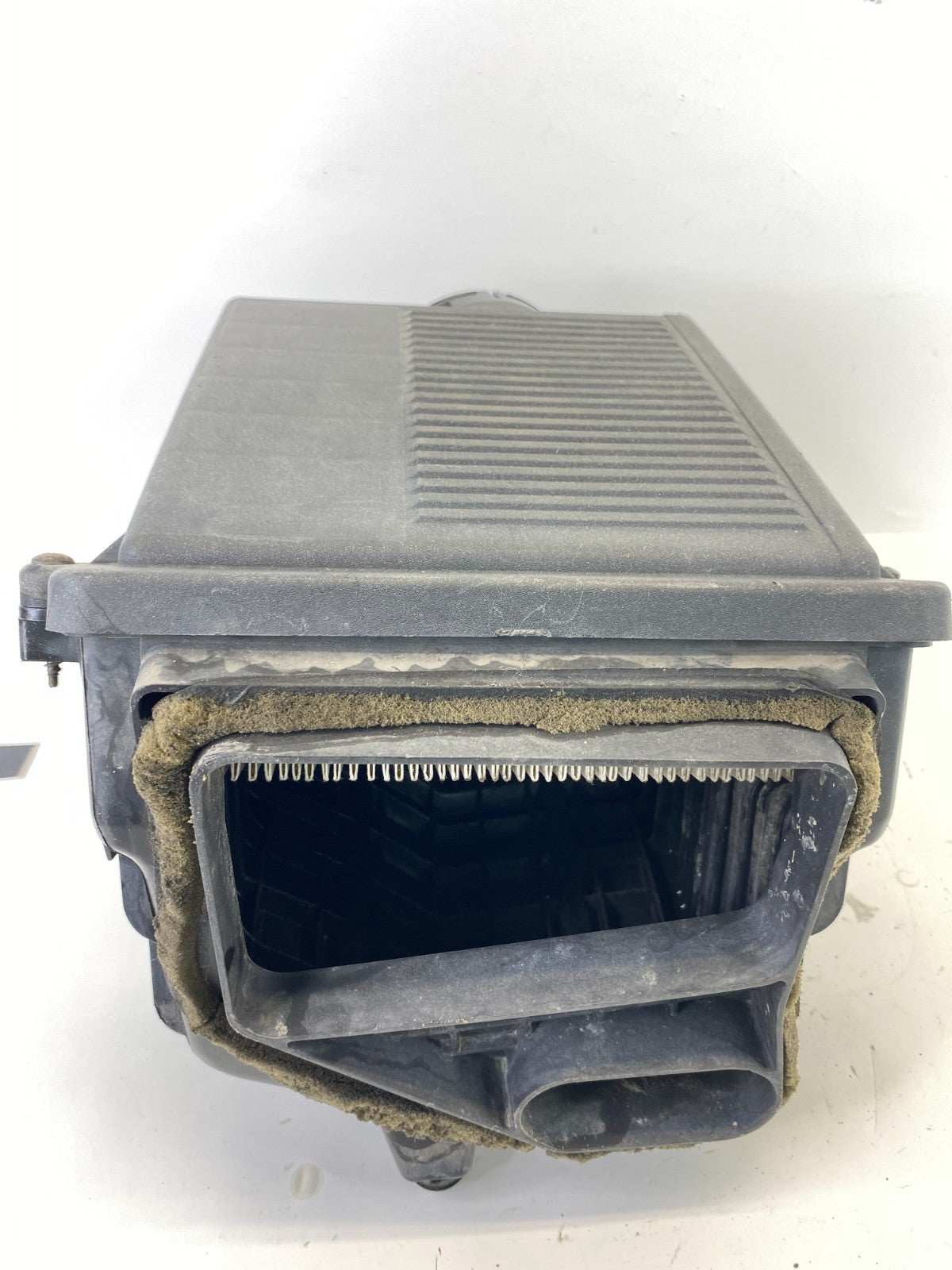 00 01 02 03 04 05 06 07 08 09 GMC Yukon 5.3L Air Box Intake Cleaner Box Assy OEM