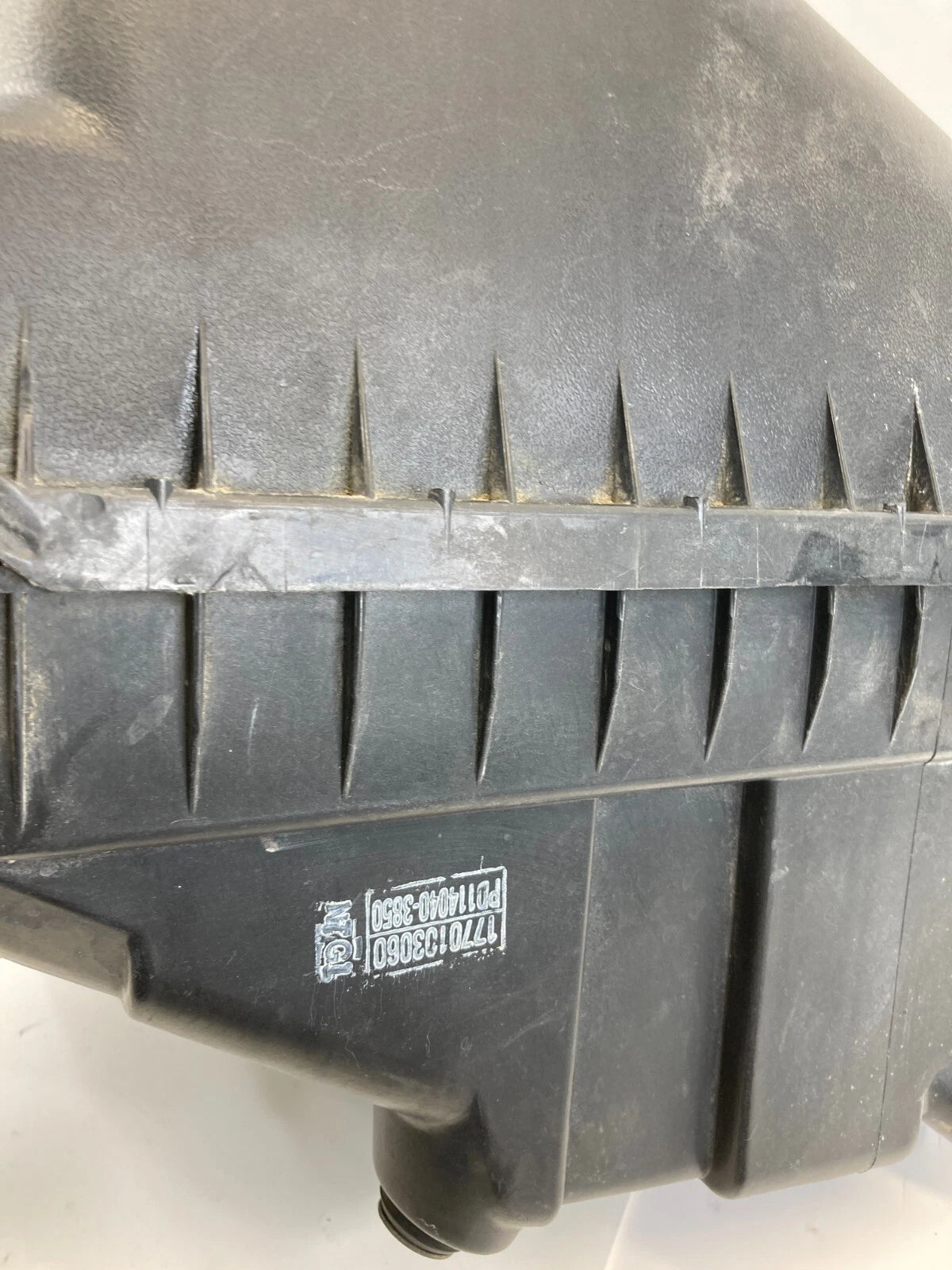 1997-1999 TOYOTA CAMRY 2.2L AIR CLEANER FILTER BOX ASSEMBLY 17705-03090 OEM