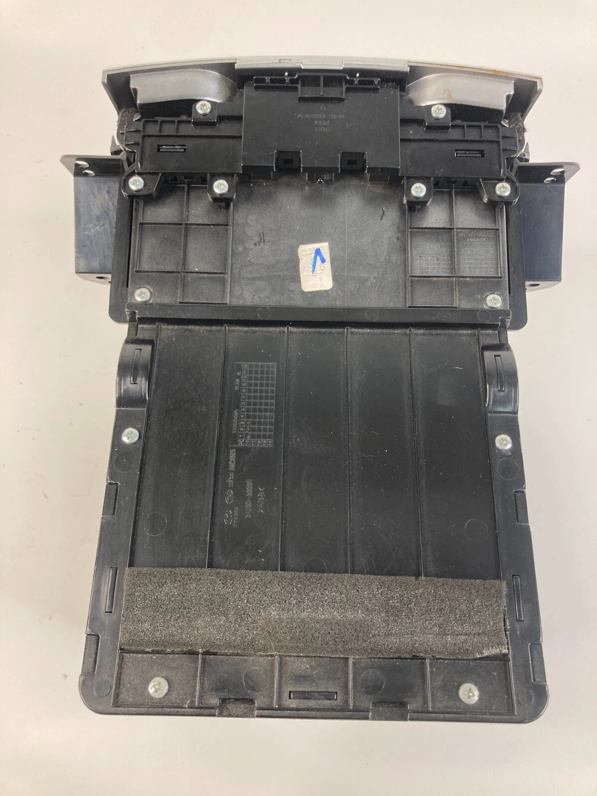 2011-2014 HYUNDAI SONATA FRONT CENTER CONSOLE STORAGE COMPARTMENT TRAY ASSY OEM