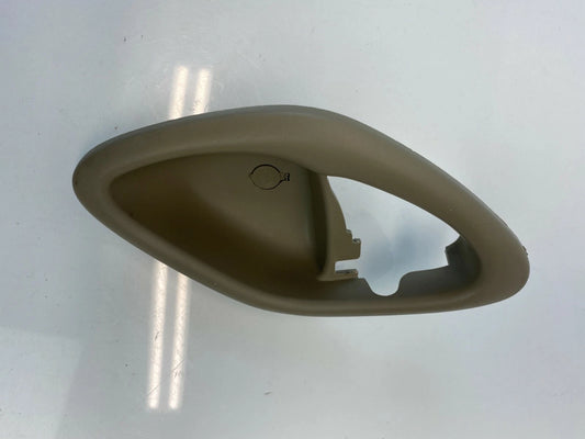 2005-2007 MERCURY MARINER FRONT RIGHT PASSENGER INNER DOOR HANDLE COVER BEZEL