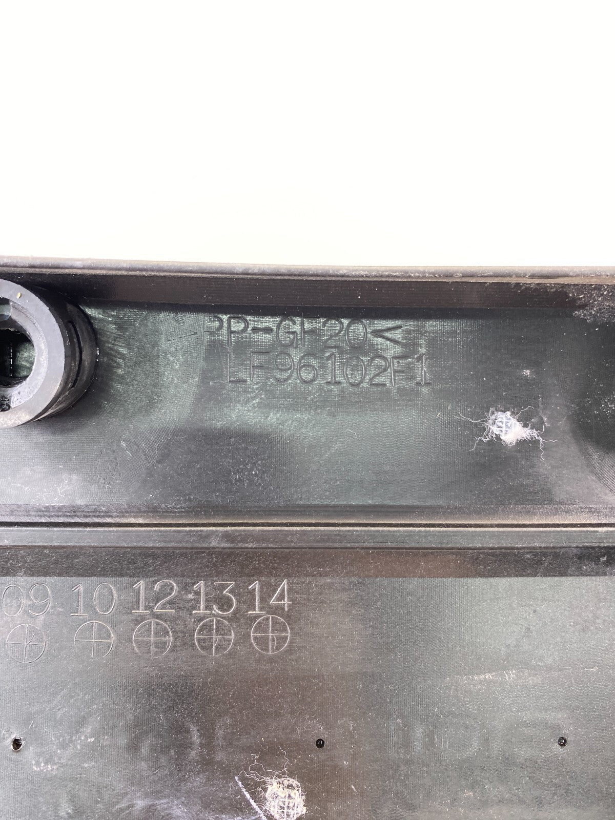 2006-2013 Mazda 3 09-13 Mazda 6 2.0L 2.5L 12-15 Mazda 5 Engine Cover LF96102F1