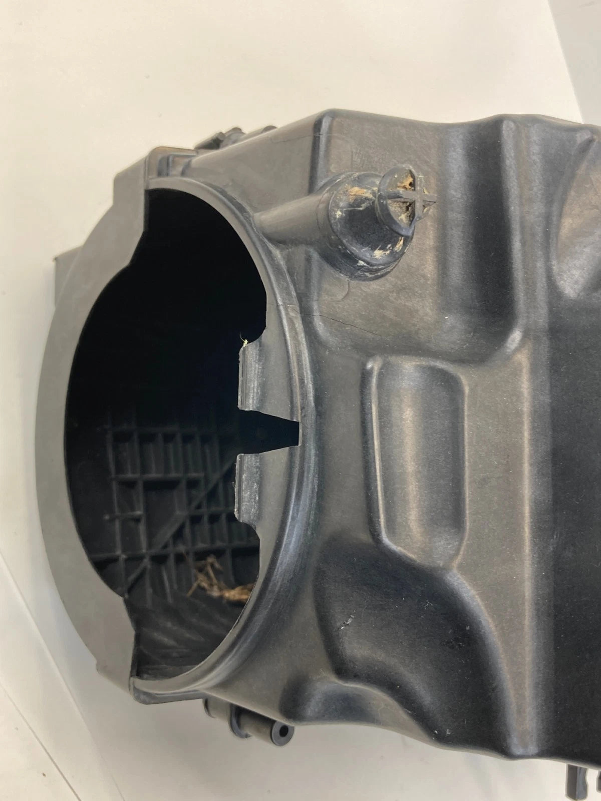 2013-2016 FORD ESCAPE 2.0L AIR INTAKE CLEANER FILTER BOX ASSEMBLY CV61-9600-AF