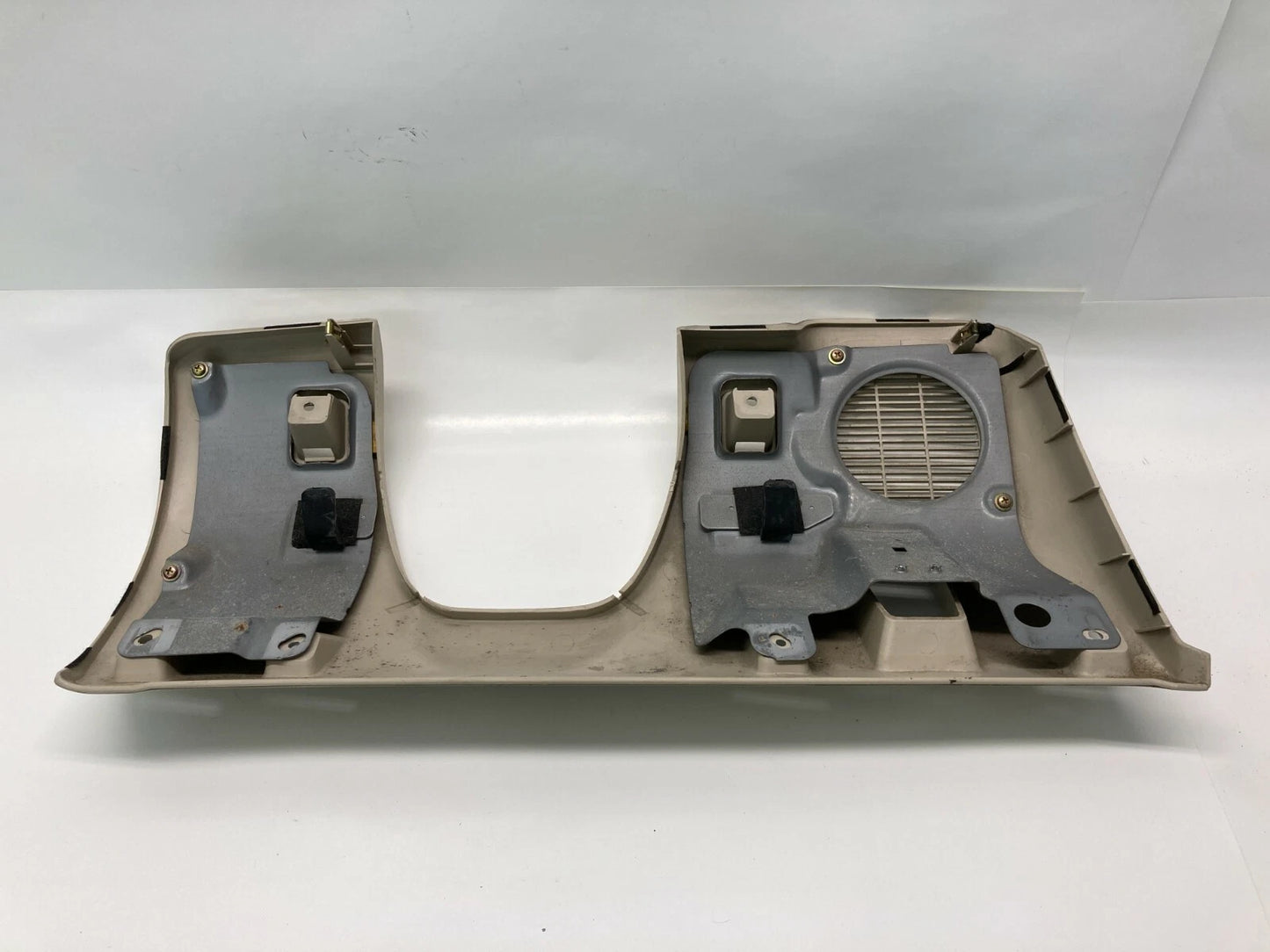 00-04 MITSUBISHI MONTERO SPORT LEFT SIDE DASH LOWER KNEE BOLSTER TRIM MR606381
