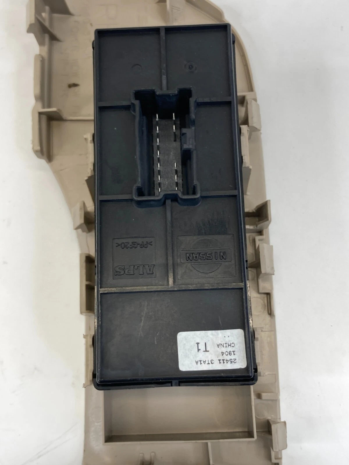 2013-2018 NISSAN ALTIMA FRONT RIGHT WINDOW LOCK SWITCH W/ BEZEL 25411-3TA1A OEM
