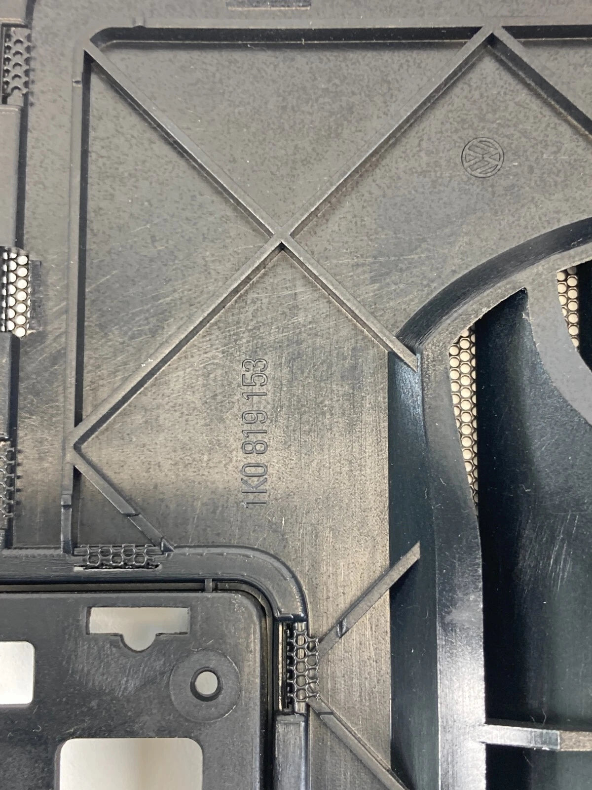 2006-2009 VOLKSWAGEN GTI UPPER DASH CENTER AIR VENT GRILLE TRIM 1K0819153 OEM