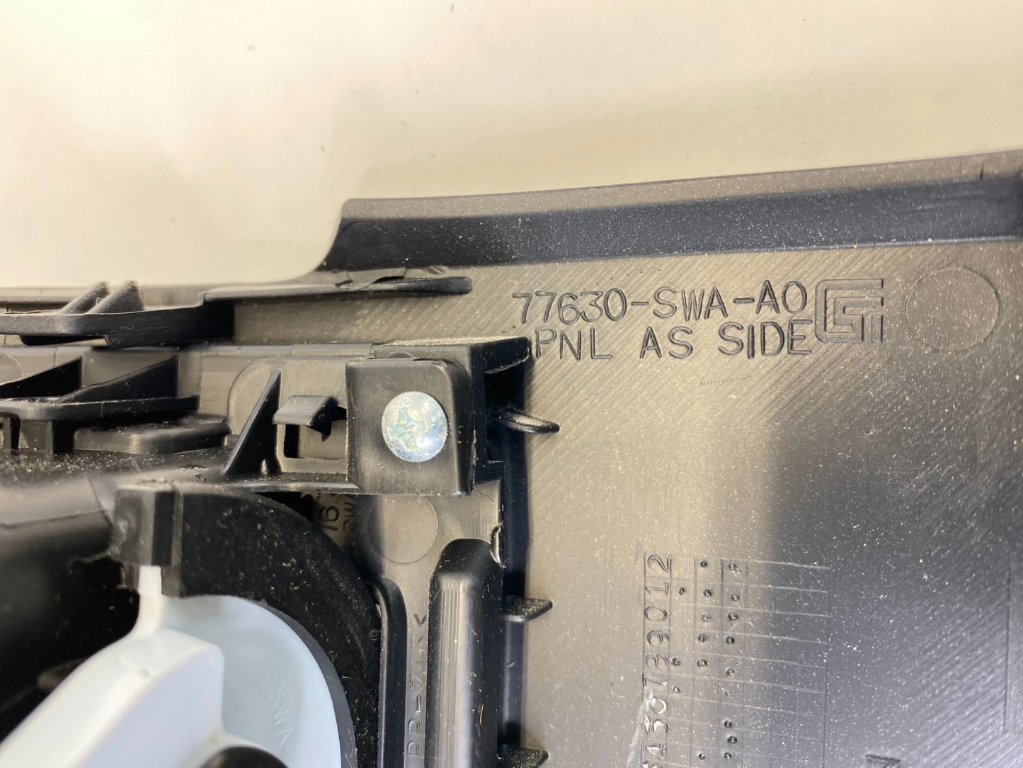 2007-2011 HONDA CR-V DASH RIGHT PASSENGER SIDE AIR VENT BEZEL 77630-SWA-A0 OEM