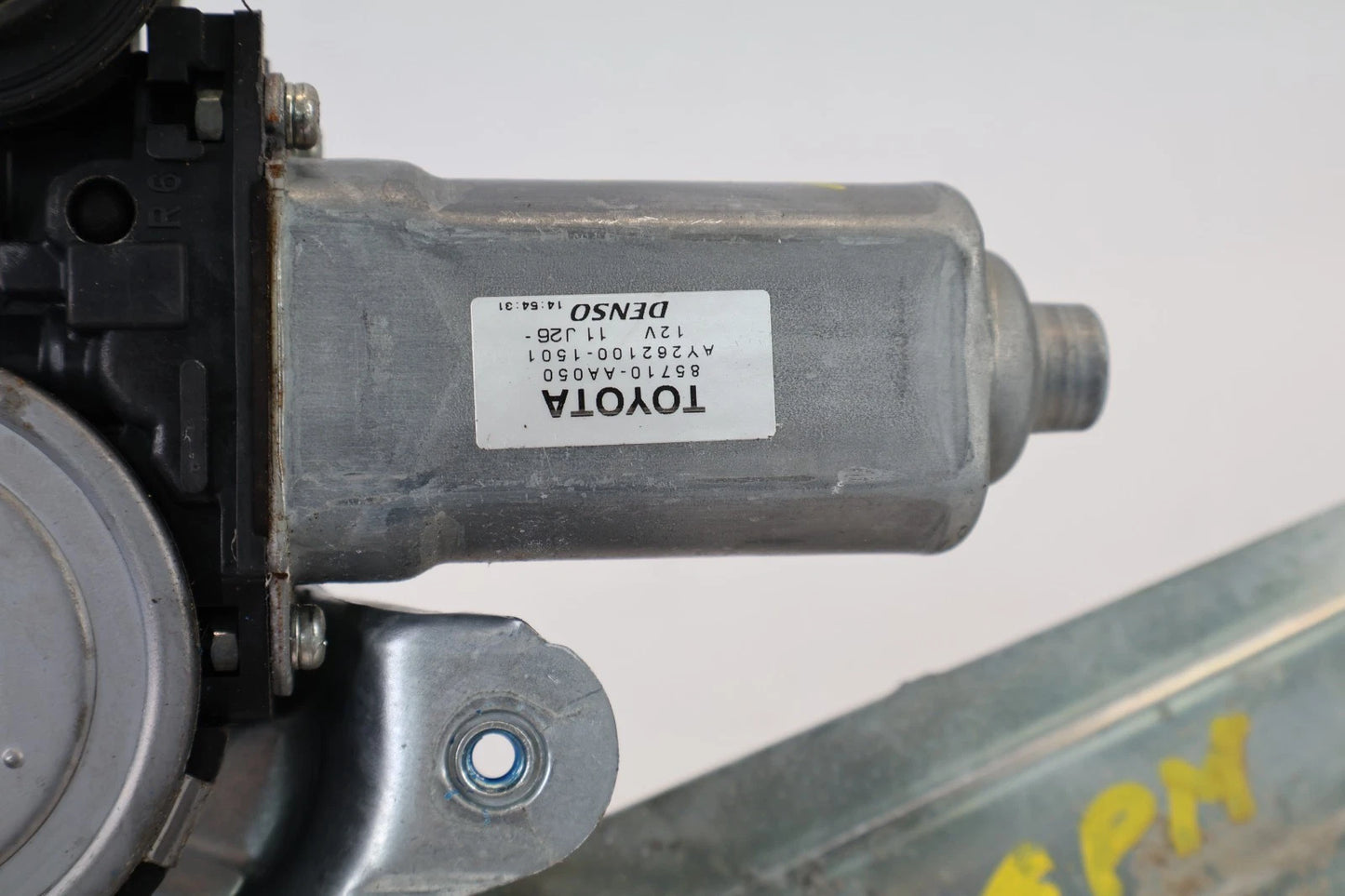 2003-2008 TOYOTA COROLLA MATRIX POWER WINDOW MOTOR REAR LEFT OEM 85710-AA050
