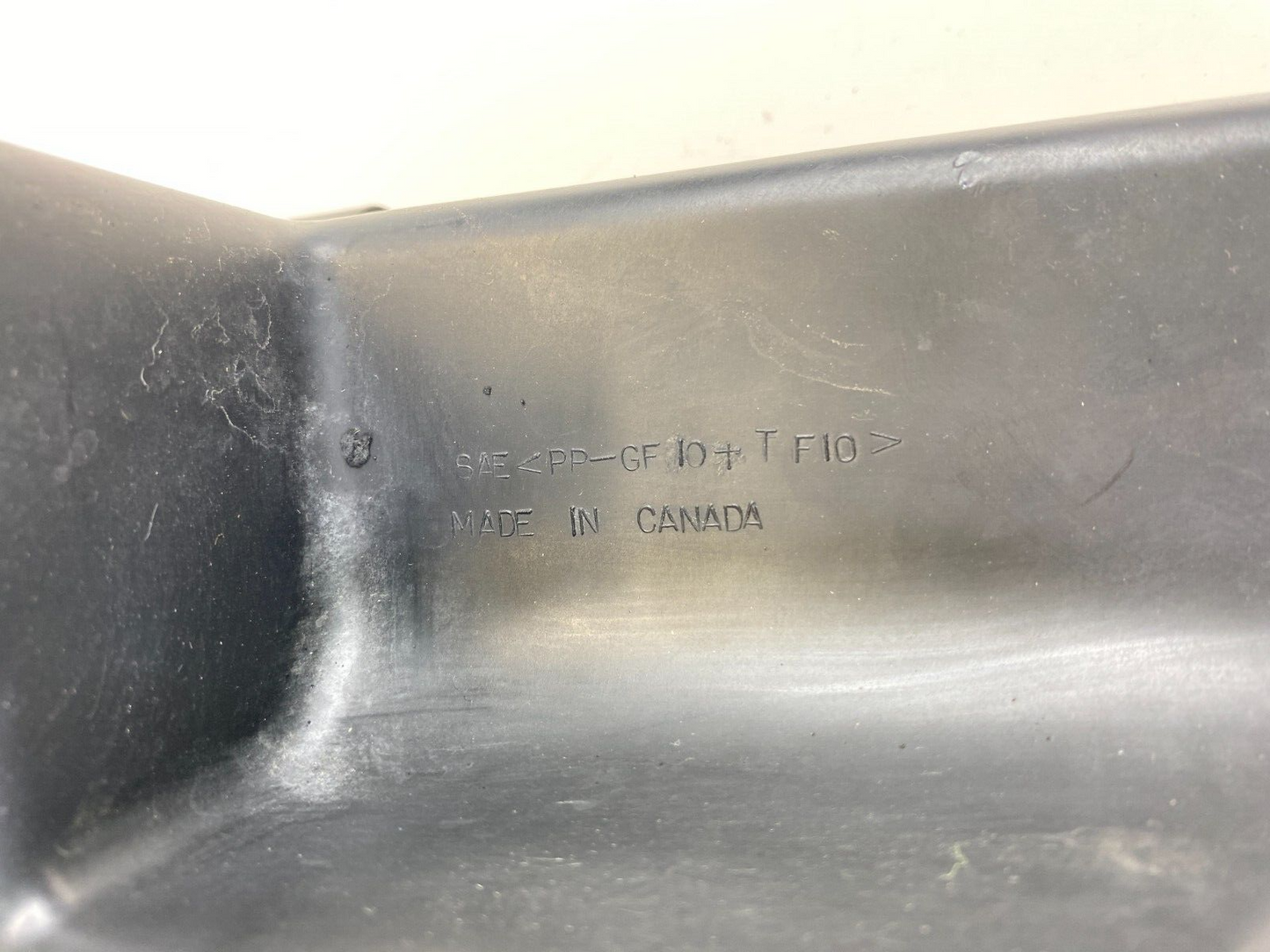 2001-2007 Chrysler Town & Country 3.3L Air Intake Cleaner Box Housing 04861356AC