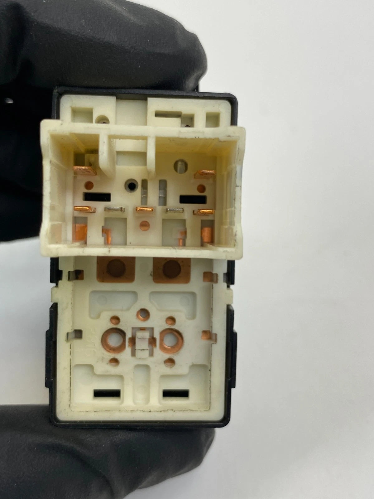 2007-2011 HYUNDAI ACCENT SEDAN REAR LEFT DOOR POWER WINDOW SWITCH 202005491 OEM