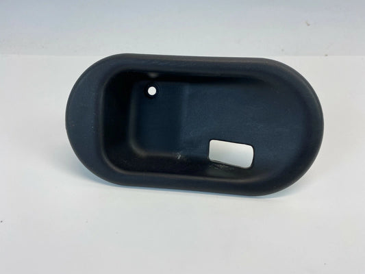 2003 2004 LAND ROVER DISCOVERY RIGHT INNER DOOR HANDLE BEZEL TRIM FVK100160XXX