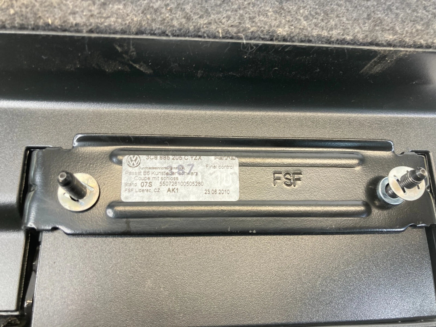 2009-2012 VOLKSWAGEN CC REAR SEAT CENTER ARMREST ARM REST W/ STORAGE OEM