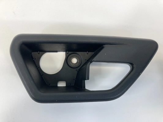 2009 2010 DODGE JOURNEY FRONT RIGHT INTERIOR DOOR HANDLE BEZEL TRIM 100000254