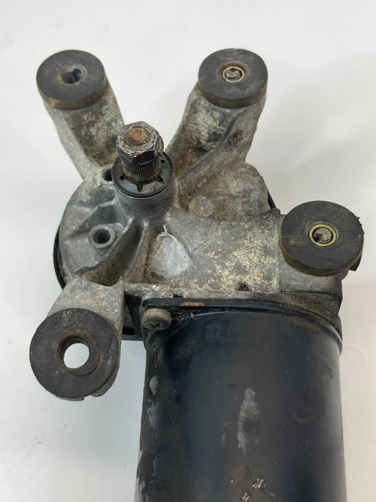 1998-2002 TOYOTA COROLLA FRONT WINDSHIELD WIPER MOTOR ASSEMBLY OEM 85110-02040