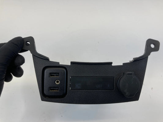 2017-2022 CHEVROLET TRAX CENTER DASH AUX USB CHARGER PORT ADAPTER PANEL 42539682