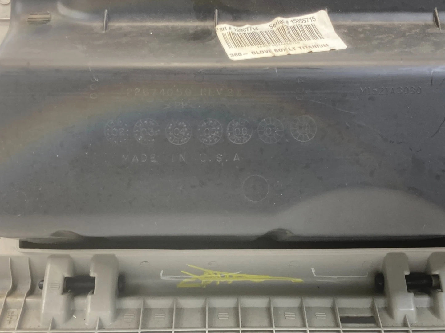 2004-2008 CHEVROLET CHEVY MALIBU GLOVE BOX STORAGE COMPARTMENT 16907744 OEM