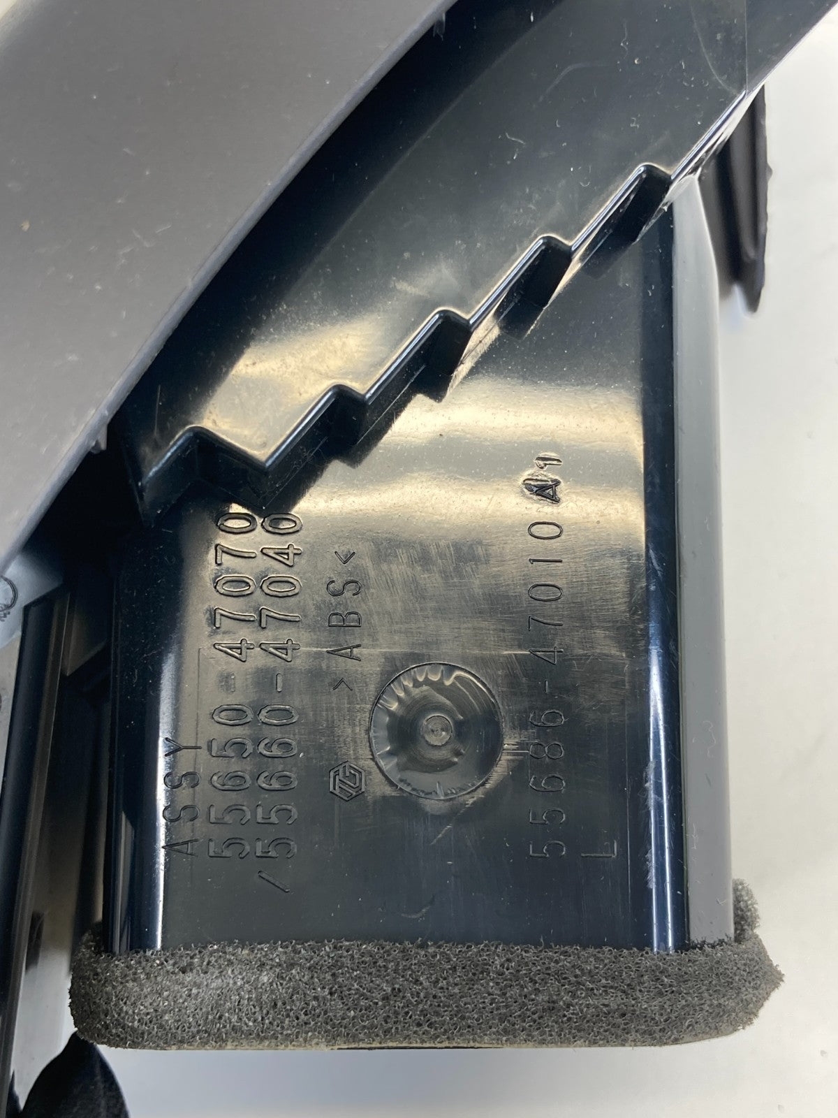 2010 2011 Toyota Prius Dash Left Side Air Vent Grille Outlet 55650-47070 OEM